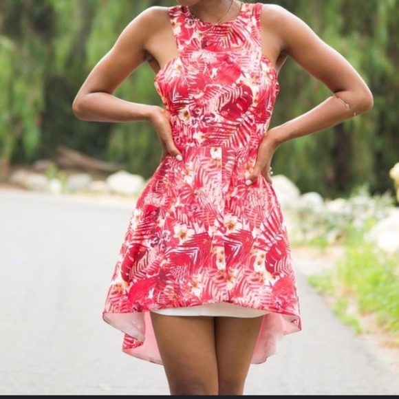 Elliatt Tower Dress, Asymmetrical, Floral Sleeveless Dress, Size Small - Picture 15 of 16